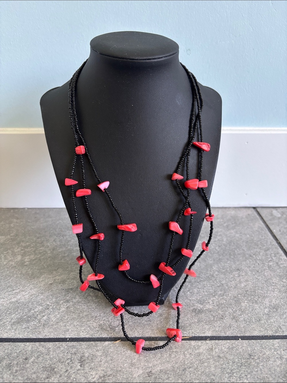 Crafting: Black Glass Beaded Necklace Coral Pink Chip